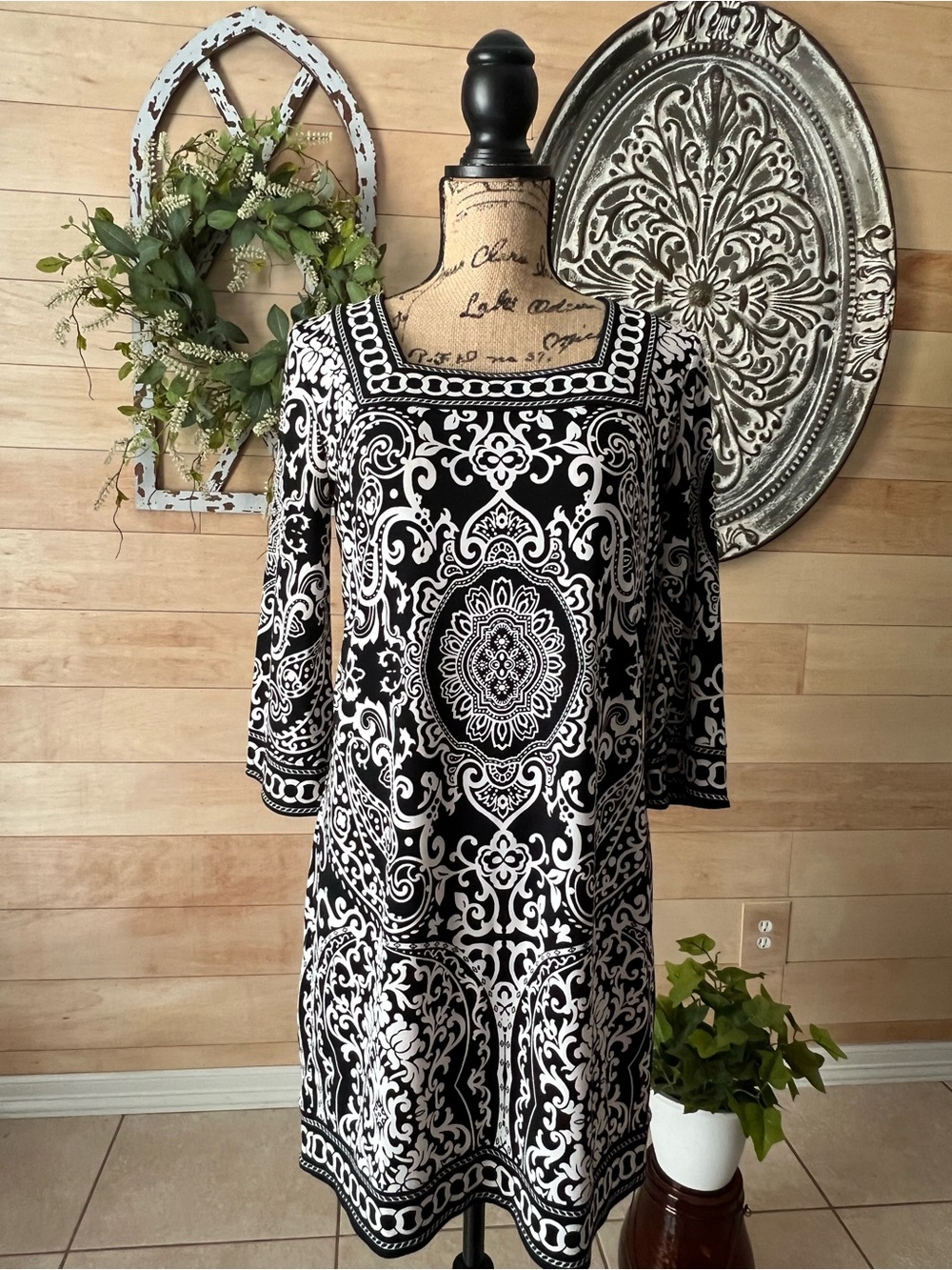 LOFT Black and Cream Medallion Dress Size Small Petite